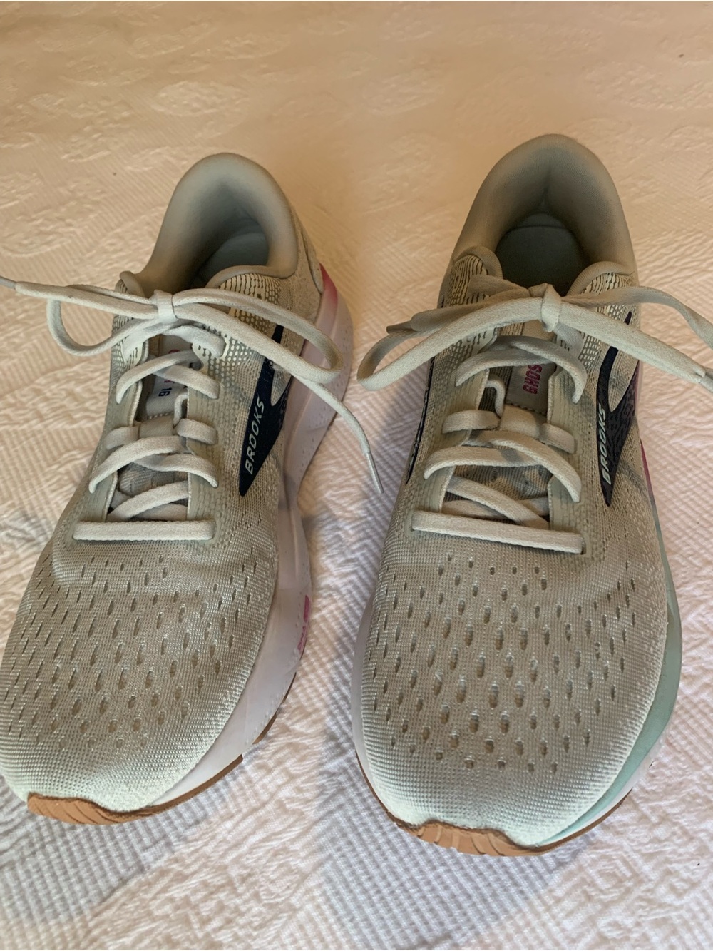 Brooks Women's Ghost 16 size 9